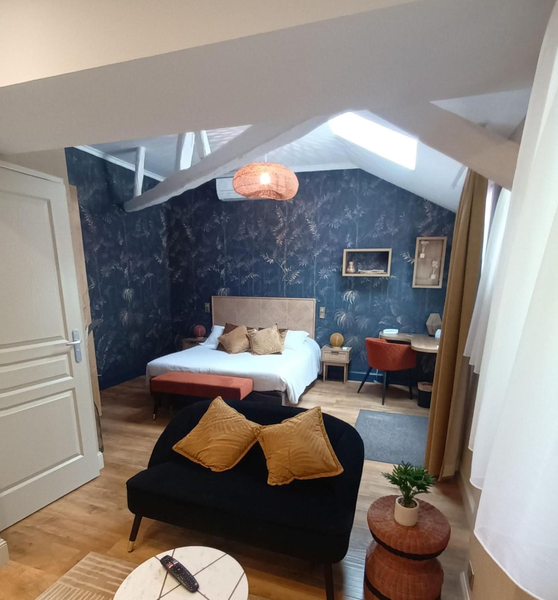 Logis Hotel La Breche - Restaurant Berthelot Amboise Exterior foto