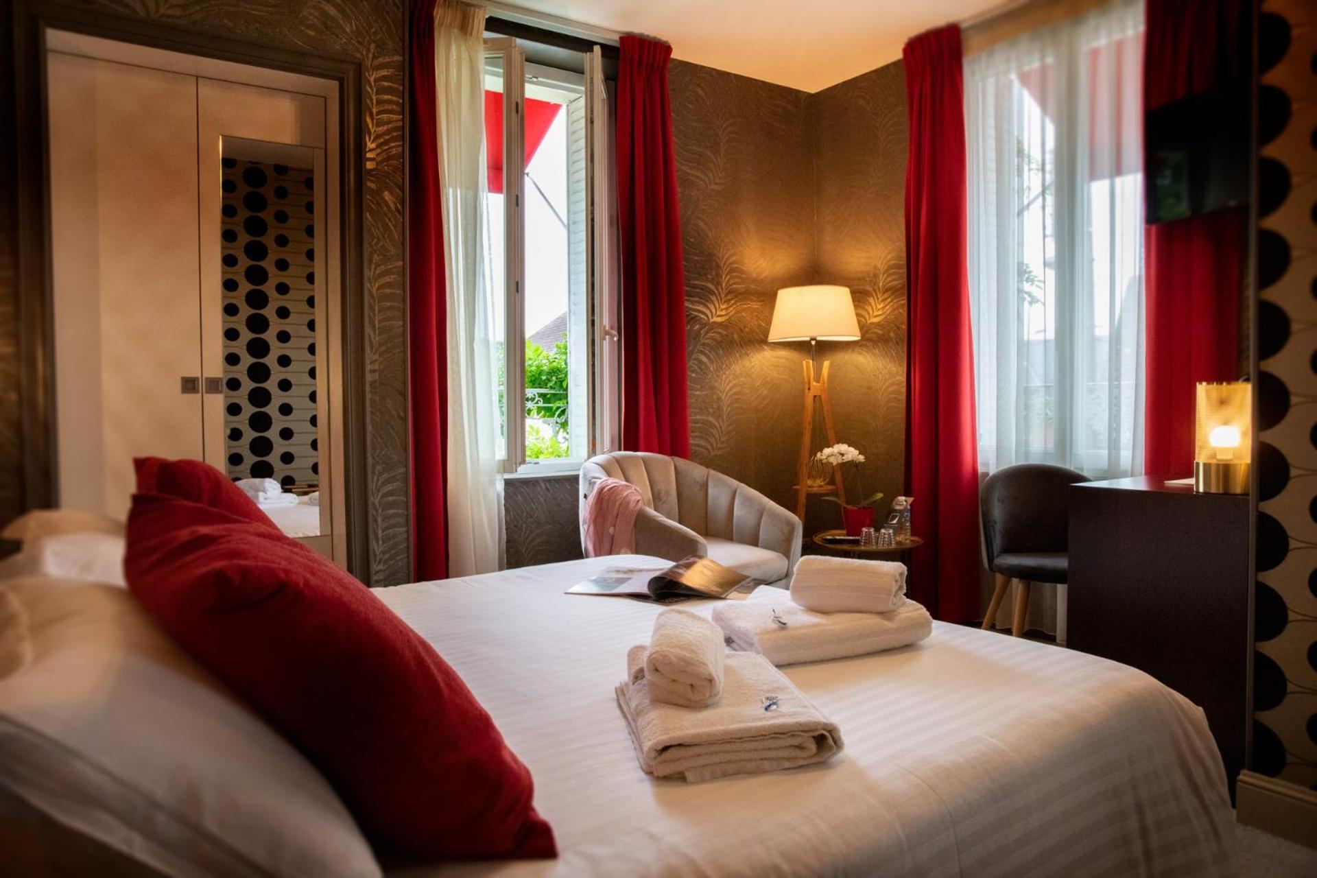 Logis Hotel La Breche - Restaurant Berthelot Amboise Exterior foto