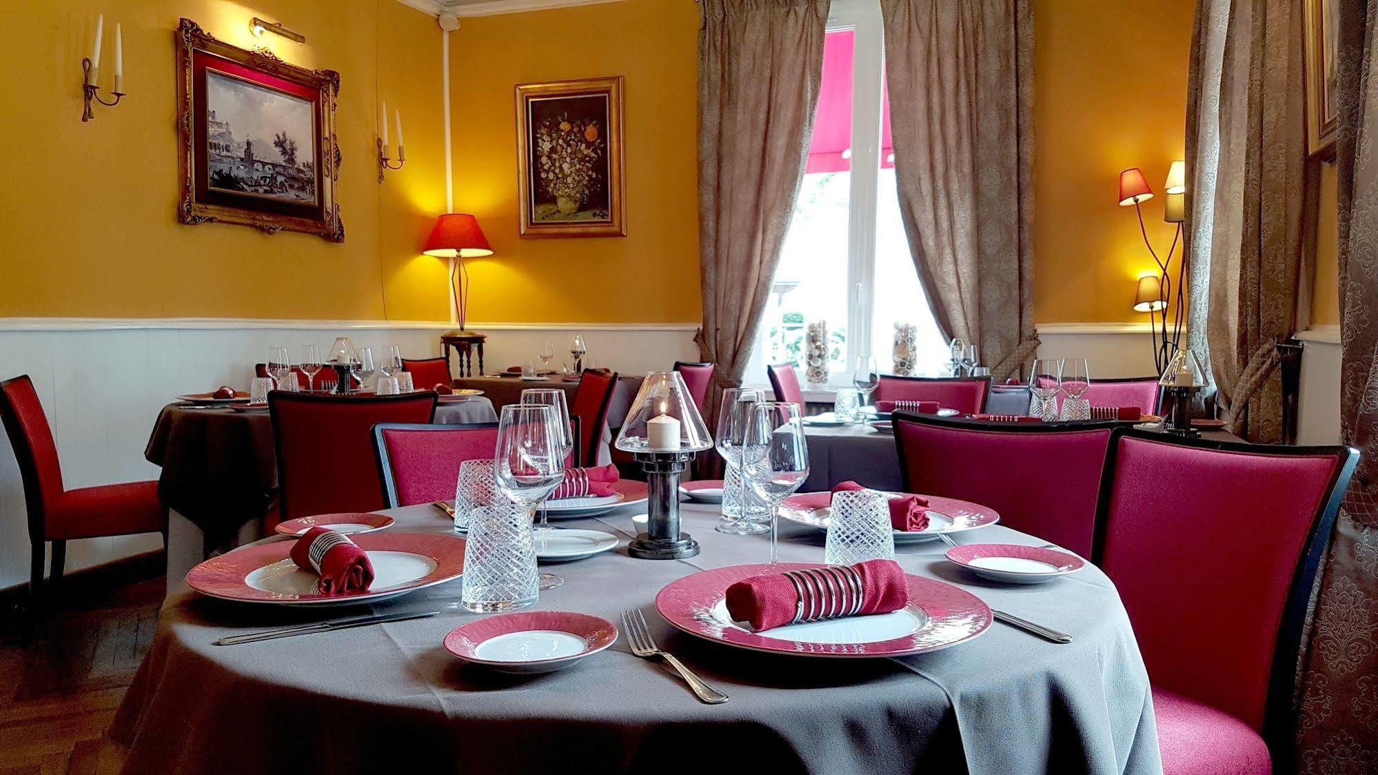 Logis Hotel La Breche - Restaurant Berthelot Amboise Exterior foto