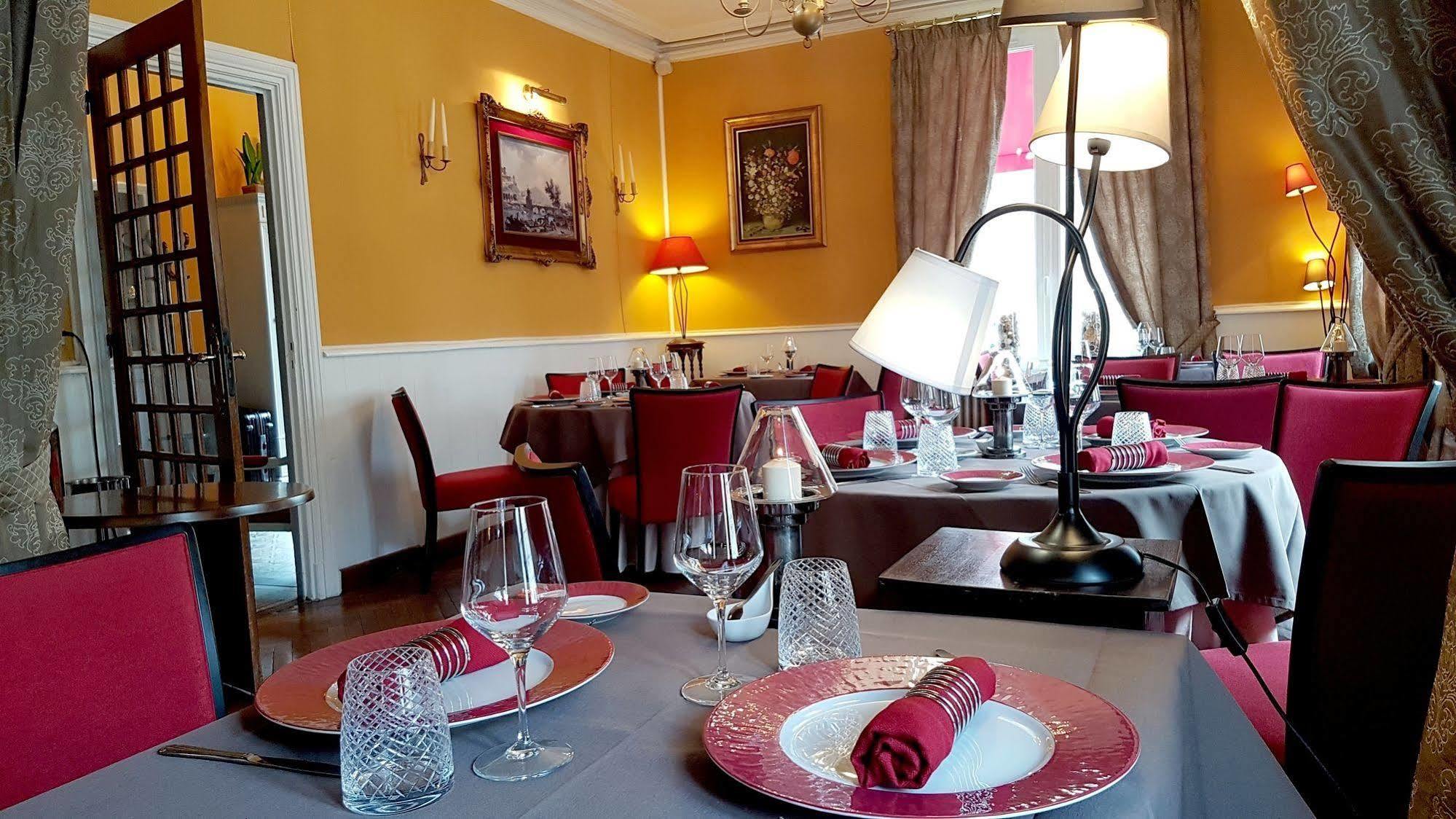 Logis Hotel La Breche - Restaurant Berthelot Amboise Exterior foto