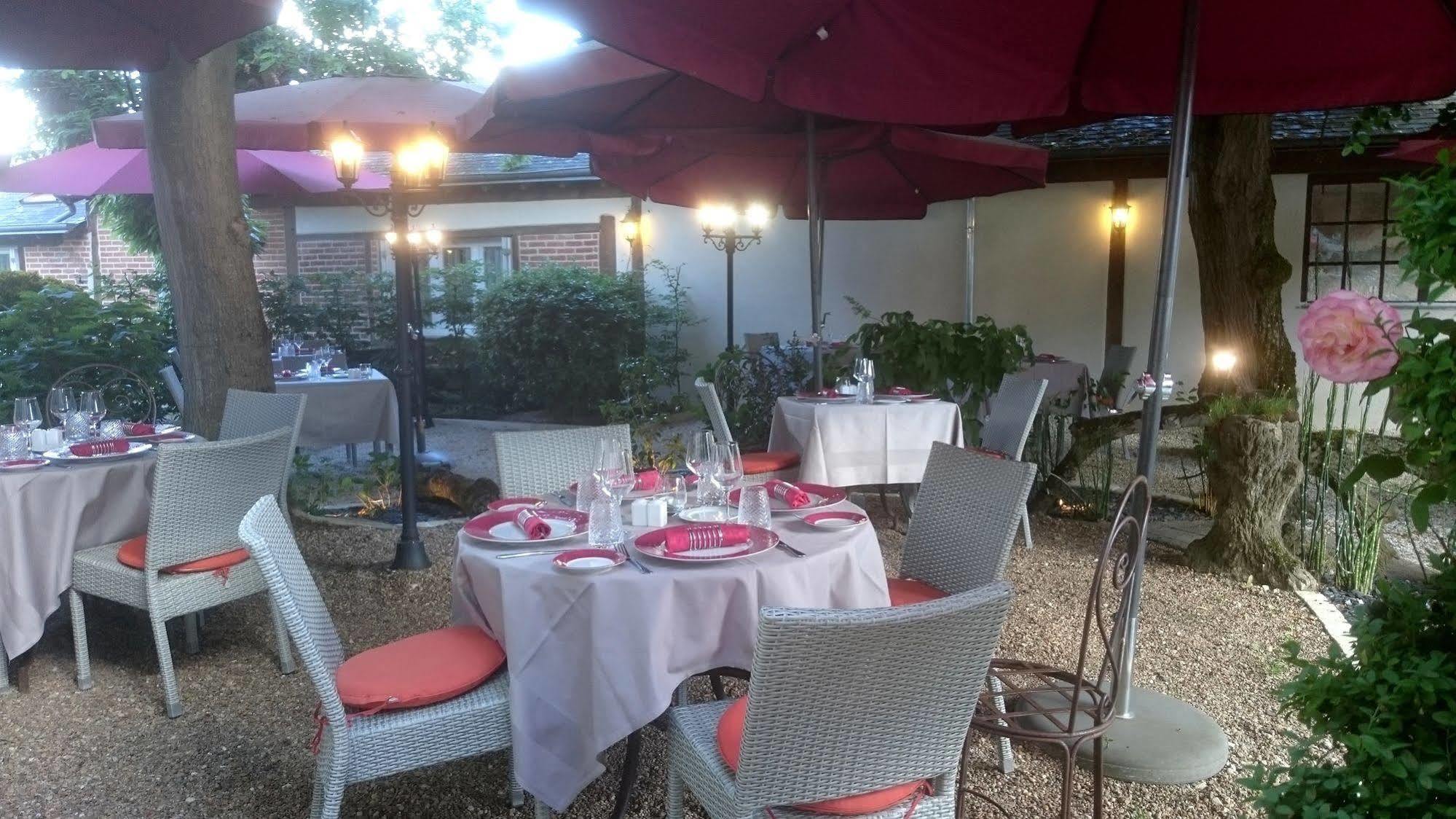 Logis Hotel La Breche - Restaurant Berthelot Amboise Exterior foto